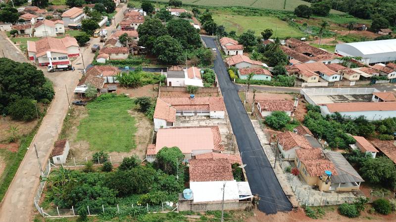 Ruas da Comunidade de Santo Antônio do Quebranzol recebem recapeamento asfáltico