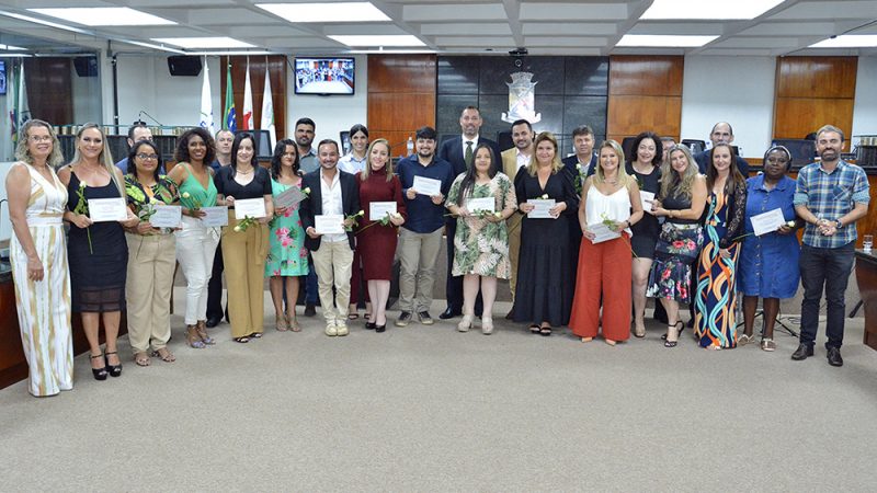 REALIZADA HOMENAGEM AOS PROFISSIONAIS DA SAÚDE QUE ATUARAM NA LINHA DE FRENTE NO COMBATE AO COVID-19