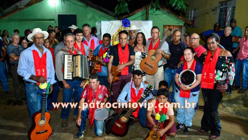 Folia de Reis em Louvor à São Sebastião – Festeiros: Beto e Sueli