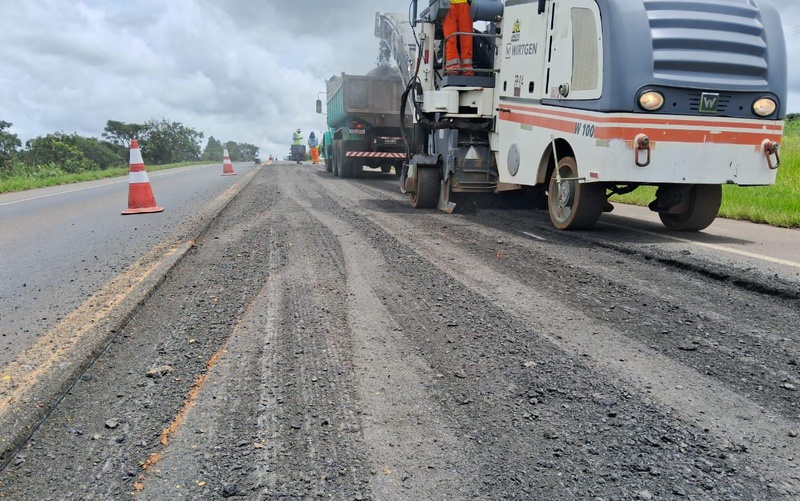  EPR Triângulo realiza obras de revitalização de pavimento na BR-452