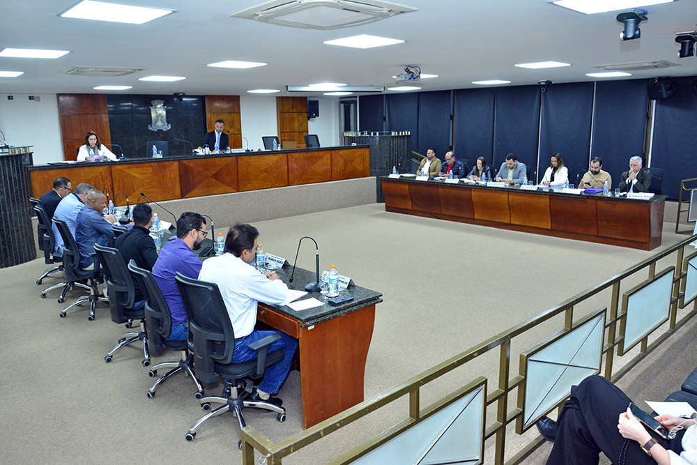 Câmara de Patrocínio aprova doação de terreno para nova sede da OAB, reclassificação de área para moradia popular e medidas disciplinares a vereador