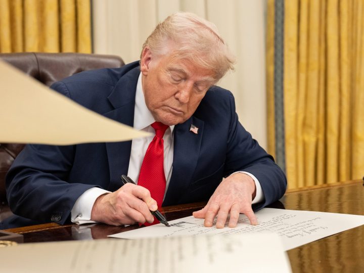 Tribunal dos EUA considera ilegais a maior parte das tarifas de Trump