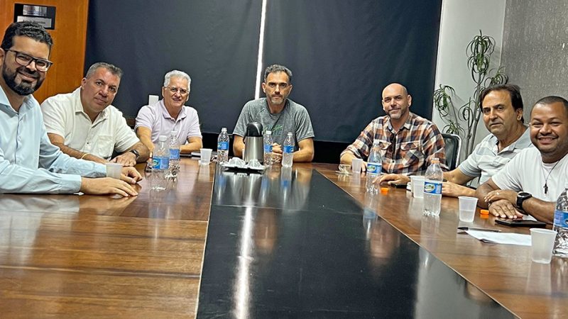 Câmara Municipal recebe responsável pela Secretaria de Urbanismo para debater alvará simplificado e o projeto do novo plano diretor