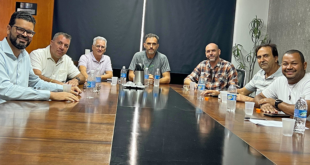 Câmara Municipal recebe responsável pela Secretaria de Urbanismo para debater alvará simplificado e o projeto do novo plano diretor