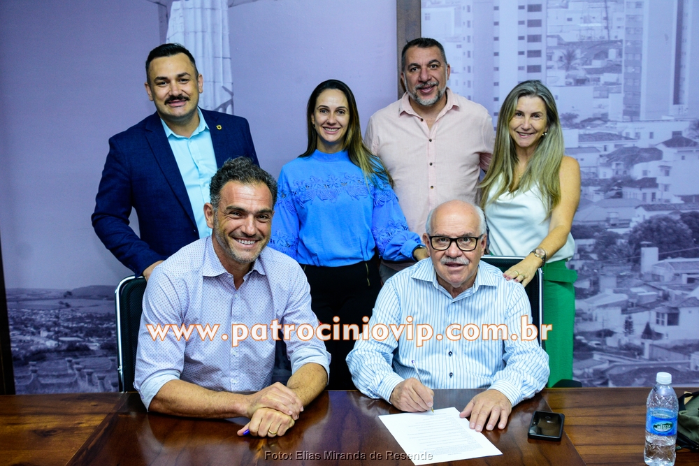 Dr. Marco Antônio toma posse como vereador na Câmara Municipal; Professor Alexandre retorna à Secretaria de Educação