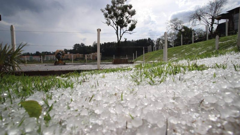 Inmet emite alerta de chuva intensa e risco de granizo para 585 cidades de Minas Gerais