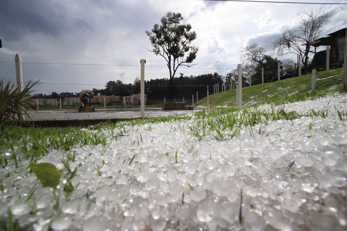 Inmet emite alerta de chuva intensa e risco de granizo para 585 cidades de Minas Gerais