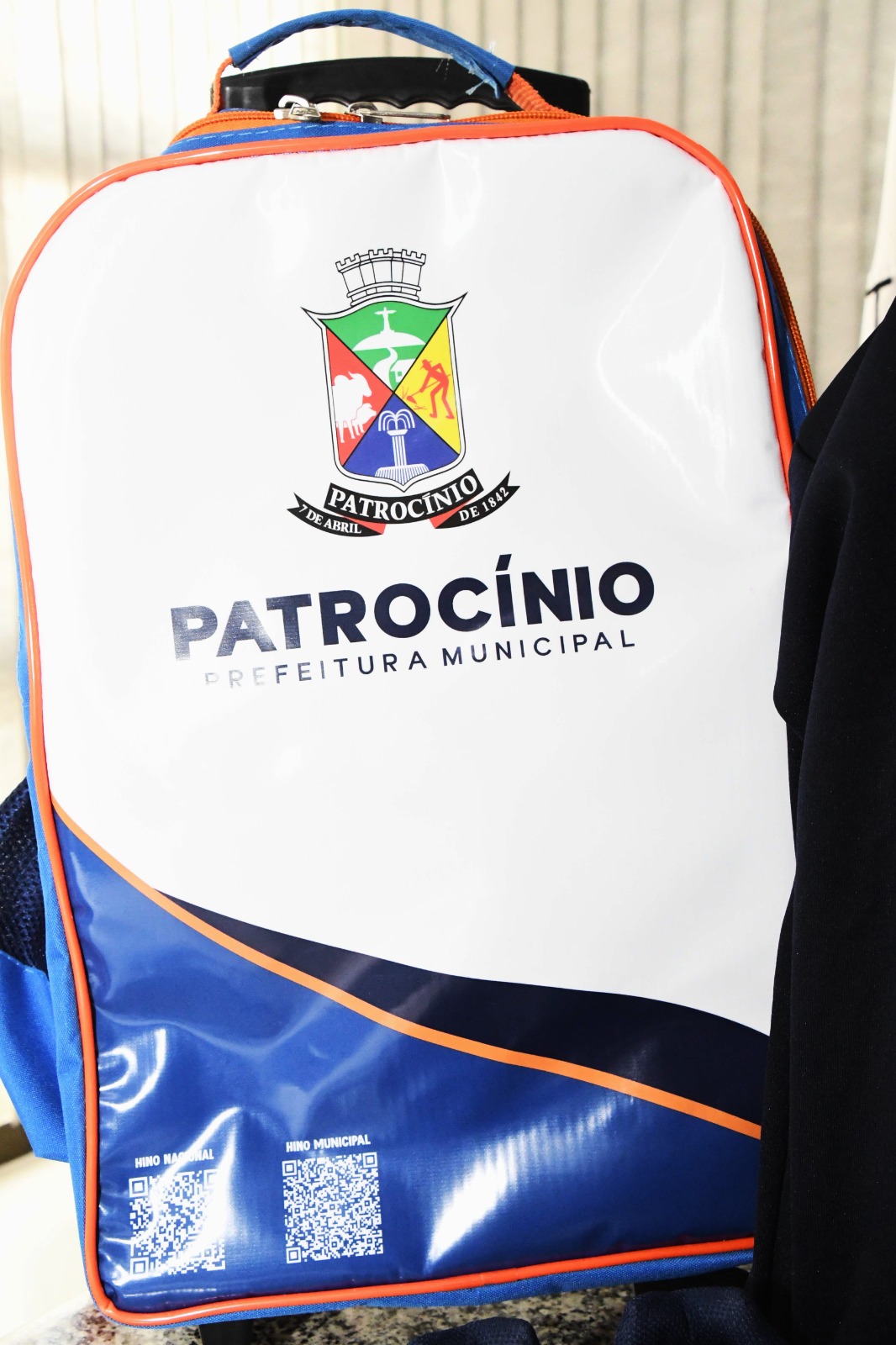 Governo Municipal amplia apoio à educação com entrega inédita de uniformes, kits escolares e tablets 3 WhatsApp Image 2026 01 19 at 16.32.11